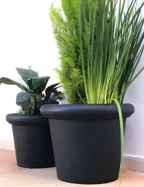 Maceta New Garden de plástico con sistema automático de riego
