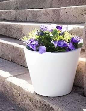 Maceta New Garden Petunia de plástico con sistema automático de riego
